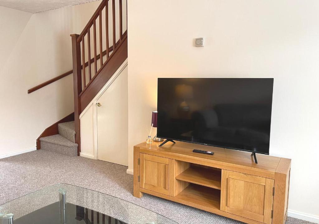 Ashford Holiday Home Smithy Drive Sleeps 5 Free Wifi And Vehicle Parking Kingsnorth Exterior photo